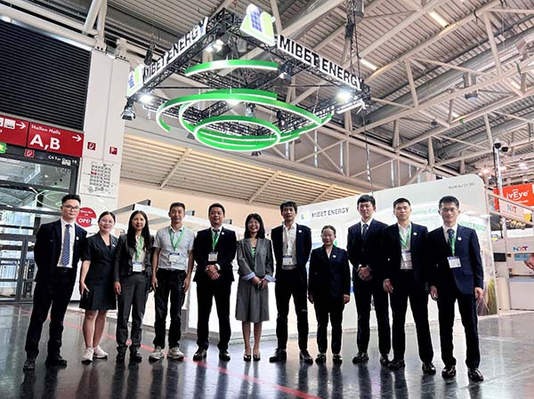 今年会工作人员合影