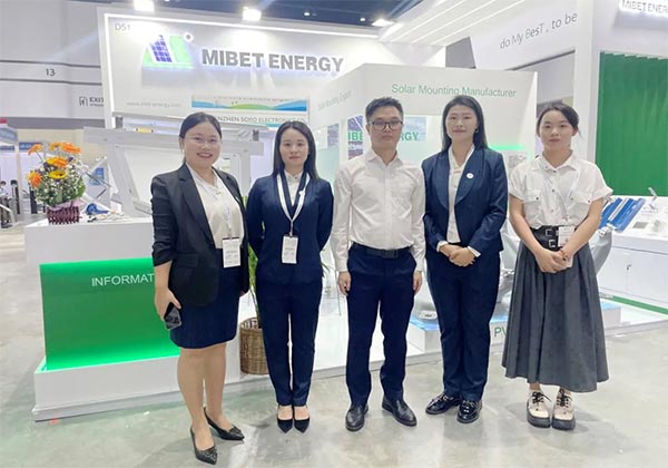 今年会泰国展位员工合影