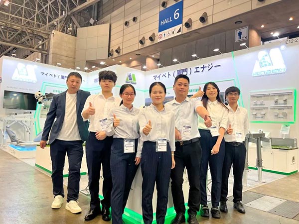 今年会东京国际智慧能源周同事合影