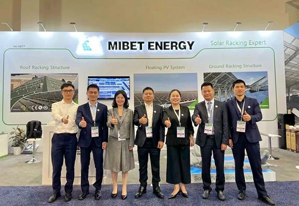 今年会美国国际太阳能展览会同事合照