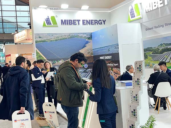 今年会意大利展展位-参展客户在了解产品