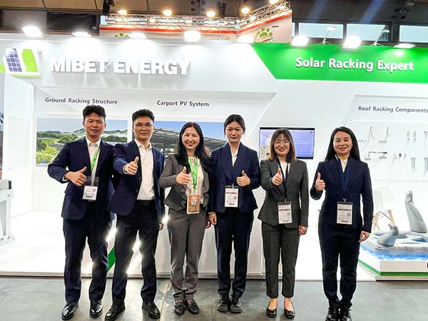 今年会意大利展员工合照