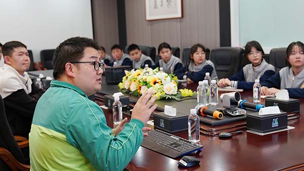 今年会携手青少年探索绿色智造工厂